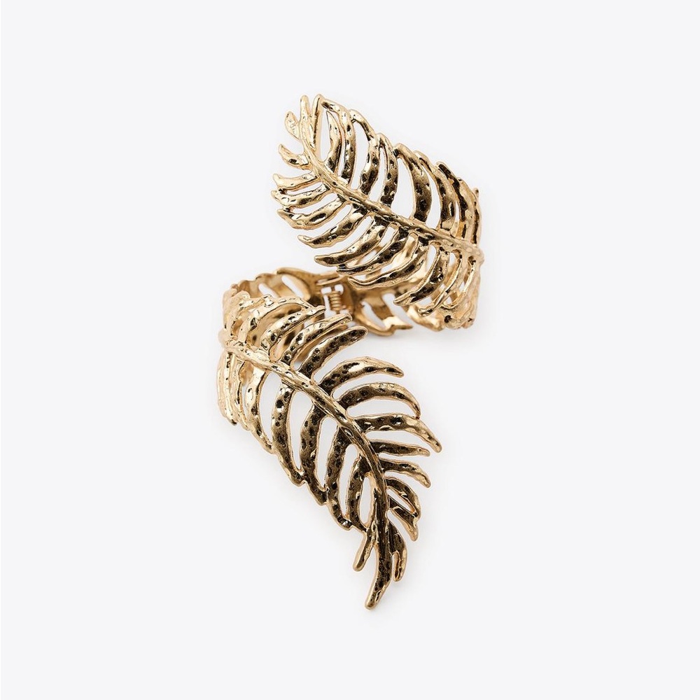Nwot. Zara Golden Areca Leaf Coiled Rigid Metal Bracelet.